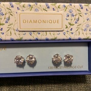 Five pairs sparkling studs